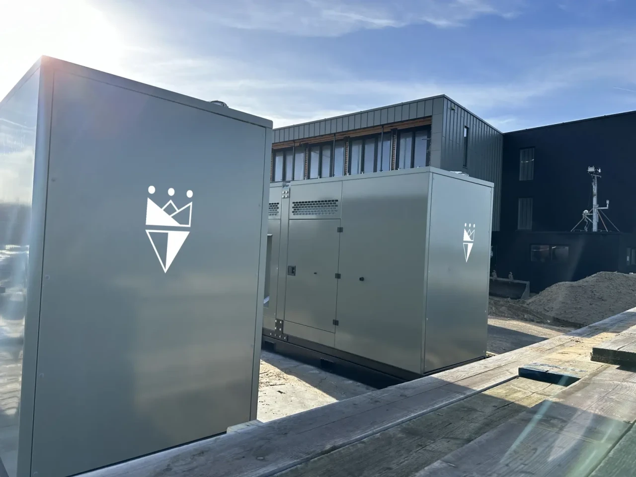 Microgrid avec alimentation électrique par générateur de gaz naturel pour une production d'énergie autonome