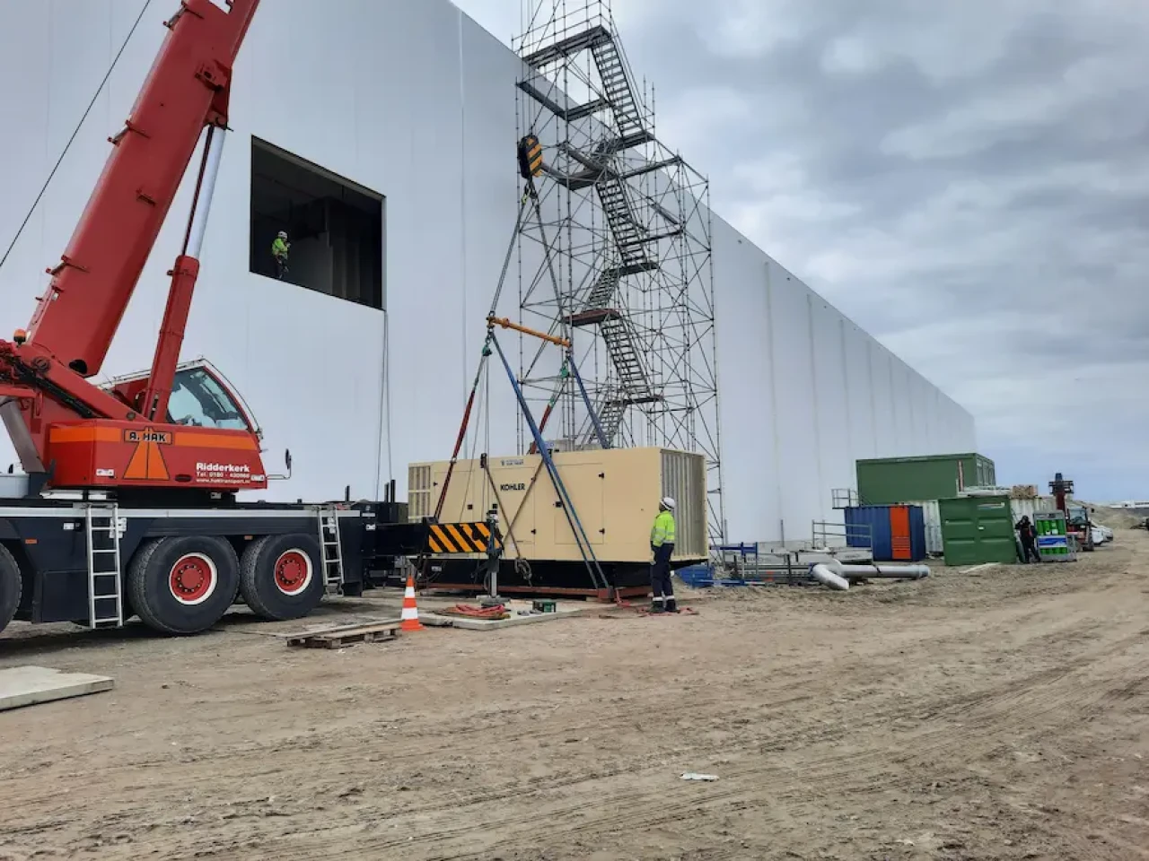 Détails techniques d'une installation d'alimentation de secours 1000kVA sur le site d'un prestataire logistique